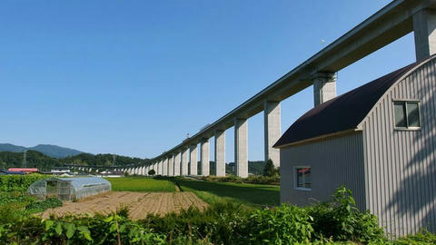 国道453号から見た道央道長流川橋