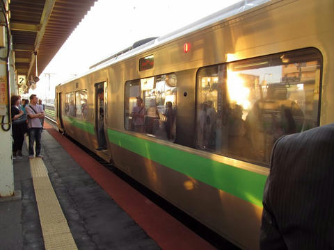 クハ733-104＠苫小牧駅