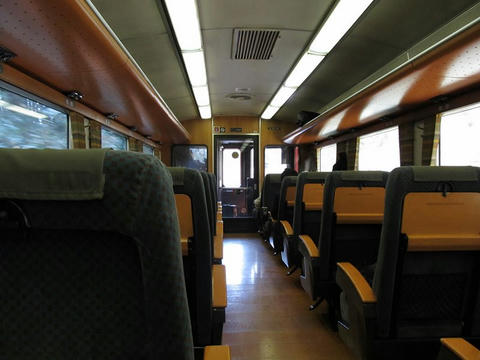 キハ185-1001車内