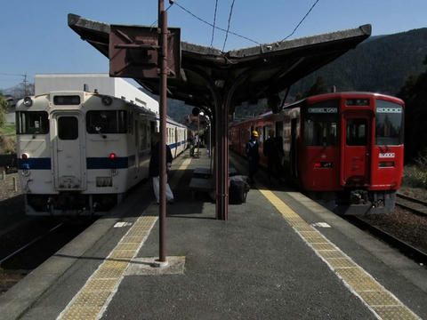 立野駅ホーム
