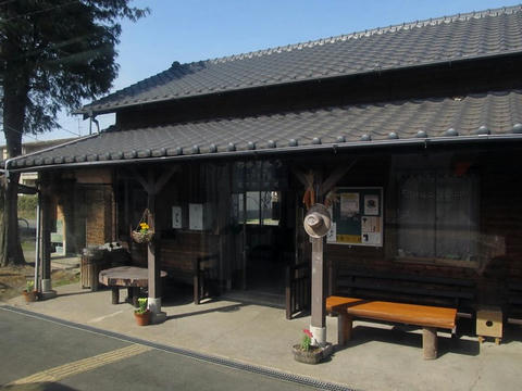 長陽駅駅舎