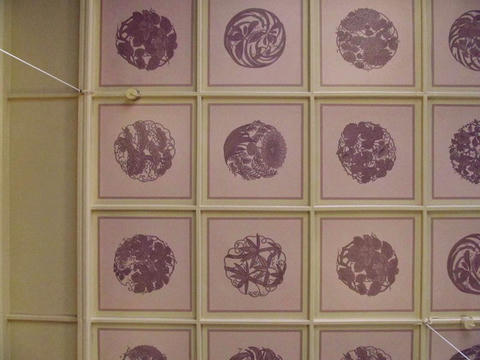 三角駅天井