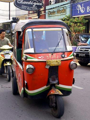 bajaj02.jpg