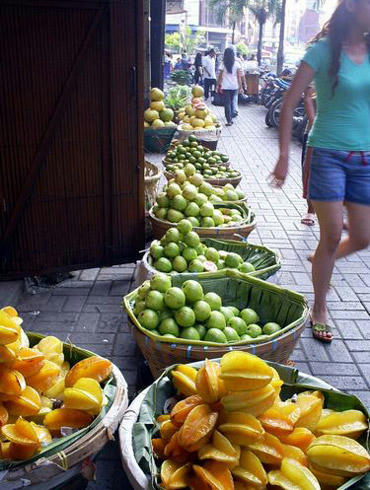 路上の果物売り