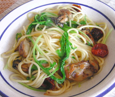 牡蠣のオリーブオイル漬けと水菜のパスタ