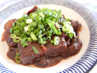 すじ肉の赤味噌煮込み