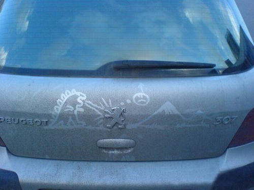 Godzilla-vs-Peugeot.jpg