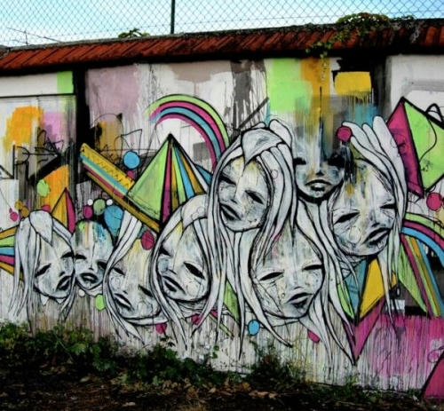 koee-girls-on-the-wall.jpg