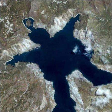 hitogata-lake.jpg