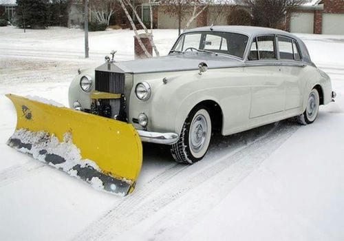 snow-removing-Rolls-Royce.jpg