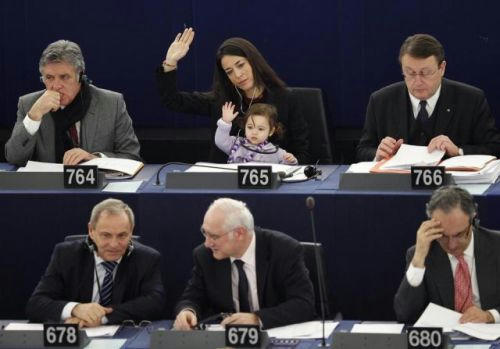 Licia-Ronzulli-voting.jpg