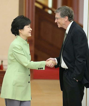 Microsoft-shakehand-for-the-Korean-president.jpg