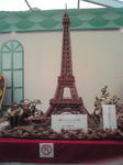 お菓子のエッフェル塔