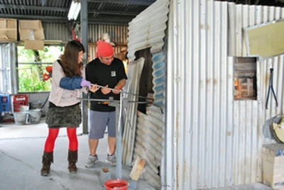 ★空洞になった棒にガラスを巻きつける★
