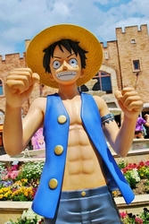 ★意外に腹筋割れ割れなルフィー★