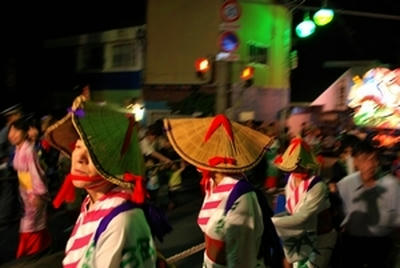 ★踊り子さんまで人形ねぶた曳いてる★