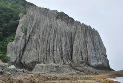 ★まっすぐに伸びる岩★