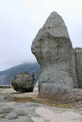 ★何かを想像させる岩★