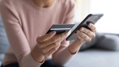 クレジットカードが盗まれた場合はどうすればよいですか？