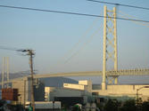 朝日に輝く明石海峡大橋
