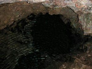 画像：龍泉洞　地底湖