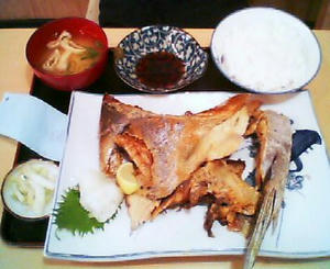 画像： マグロのカマ定食