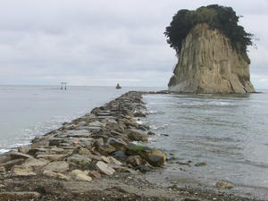 画像:見附島