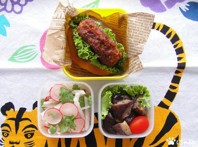 今日のMy弁当「コロッケサンド・大根とラディッシュのサラダ・なすのマリネ」