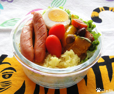 今日のMy弁当「ターメリックライスでカレー炒め丼」