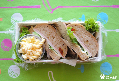 今日のMyあさべん「車内で食べるベーグルサンド」