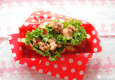 今日のミニ弁当「食パンでピタパン：唐揚げのオーロラソース」