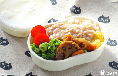 今日のMy弁当「肉味噌あんかけのチーズオムレツ丼」