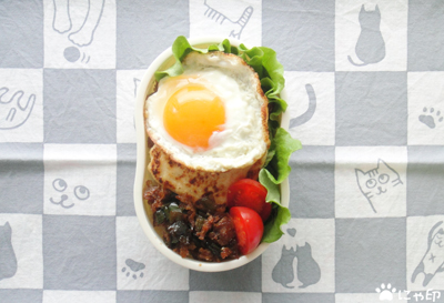 今日のMy弁当「冷凍豆腐そぼろとピーマンのオイスター炒めと豆腐ステーキのっけ丼」