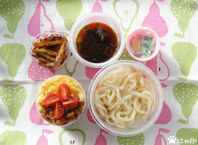 今日のMy弁当「カップそぼろ丼＆ミニ納豆うどん」