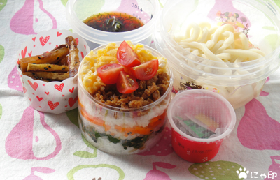 今日のMy弁当「カップそぼろ丼＆ミニ納豆うどん」