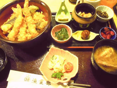 こちらまる特漁業部の天丼