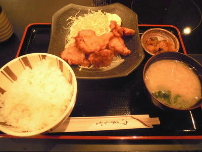 居酒屋本陣の鳥唐揚げ定食