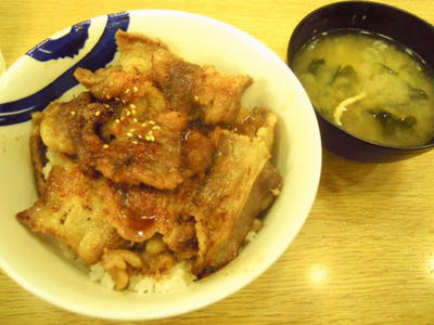 松屋の牛カルビ丼