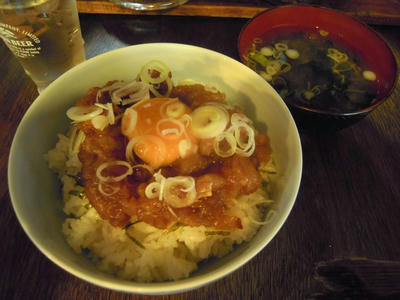 居酒屋あいうえおのゆっけ丼