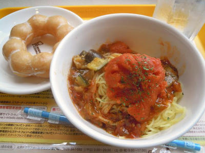 ミスタードーナツの氷冷トマト麺とポン・デ・リング