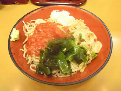 富士そばの冷し肉トマトそば