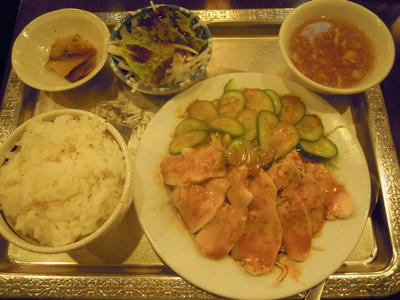 一品酒場商い屋の棒々鶏定食
