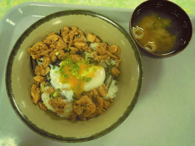けやきの鶏照り温玉丼
