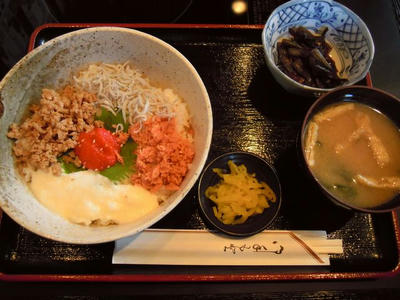 特製五目丼　居酒屋本陣