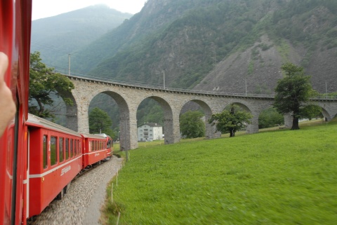 ミラノから日帰りスイス鉄道 ブルシオの３６０度ループ橋～ベルニナ鉄道のみどころ
