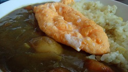 カレーに青汁粉末を入れてみた