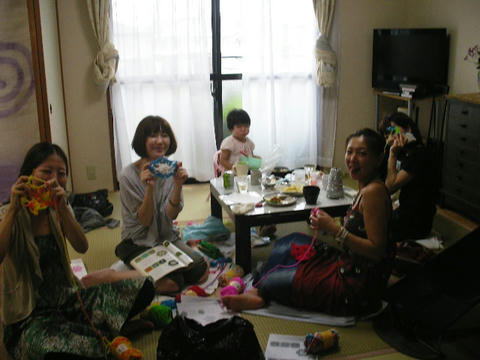 編みデコ作成中