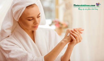 Hạn chế xịt nước hoa sau khi dùng sữa tắm