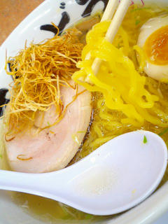 ずん・どう 塩ラーメン 麺