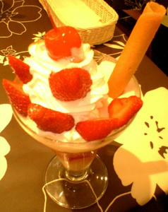 いちごのパフェ～♪